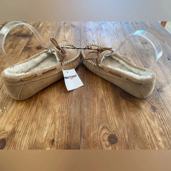 Minnetonka Women’s Suede Moccasin Indoor/Outdoor‎ Slippers Faux Fur Lining 5 NWT - Picture 6 of 11